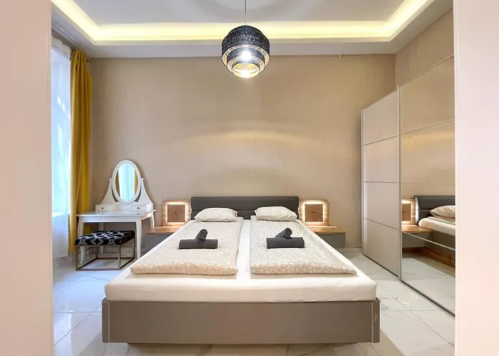 Apartment 布达城堡链子桥公寓民宿 *