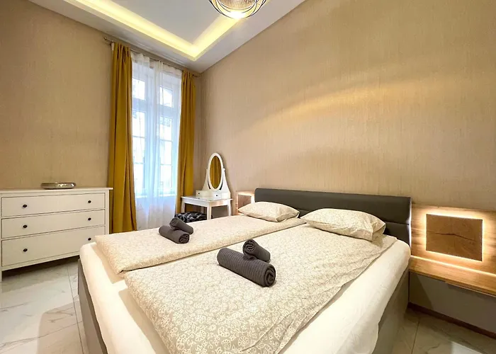 Apartment 布达城堡链子桥公寓民宿 *